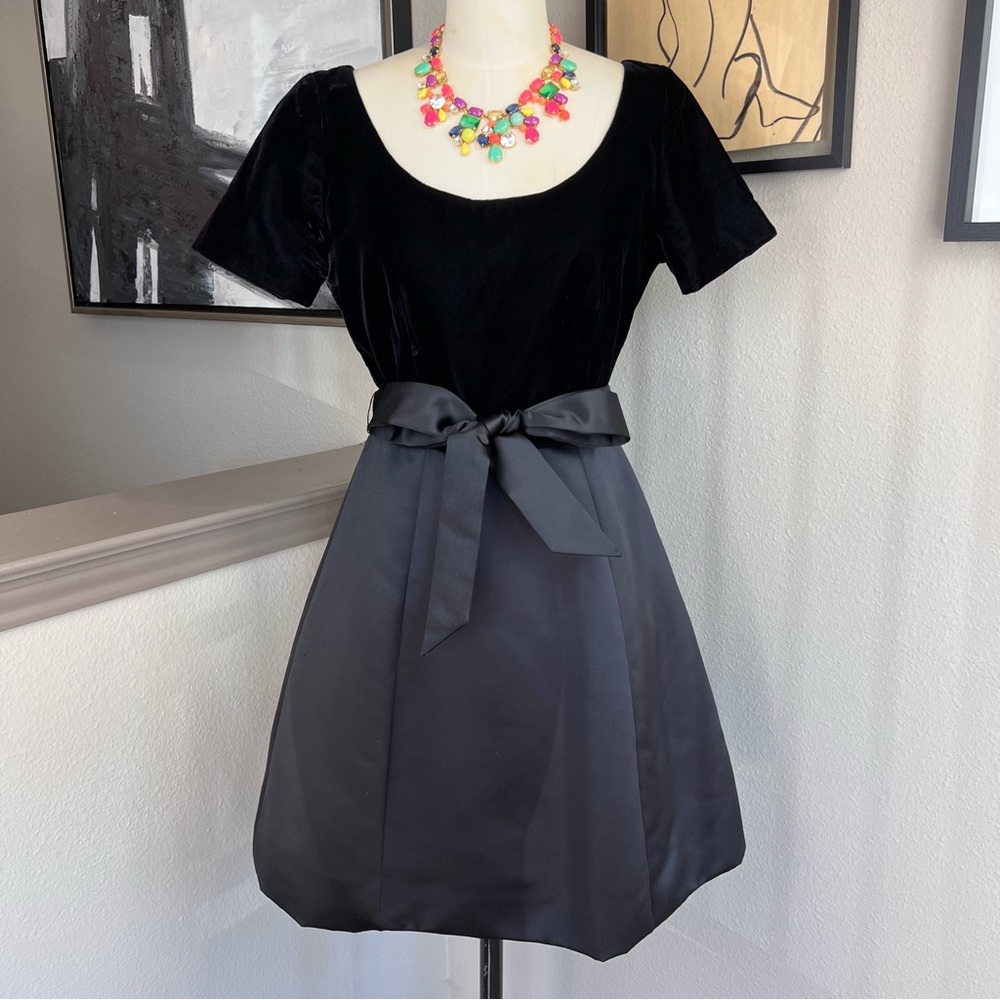 CATHERINE REGEHR black velvet and satin scoop neck cocktail party dress